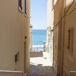 Апартаменты Downtown Selinus Bright With Courtyard *