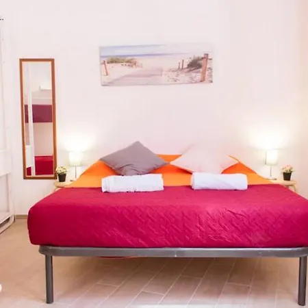 Downtown Selinus Bright With Courtyard *
