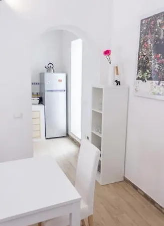 Downtown Selinus Bright With Courtyard Appartamento