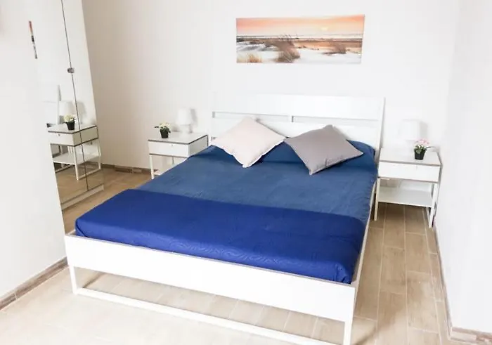 Downtown Selinus Bright With Courtyard 아파트 *