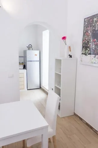 Downtown Selinus Bright With Courtyard 아파트